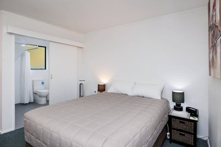Room 52 of 63