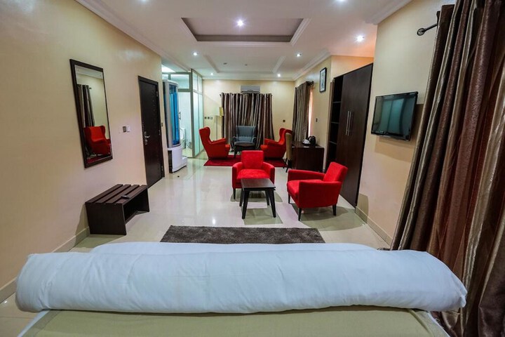 Room 16 of 81
