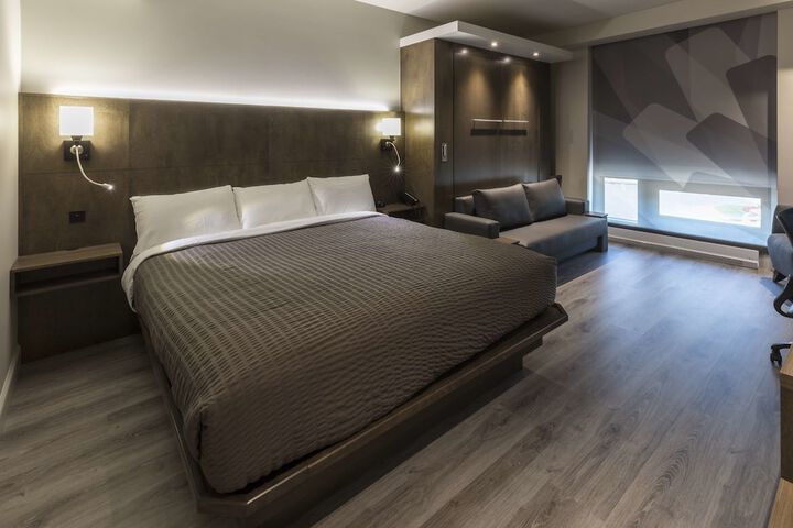 Room 14 of 104