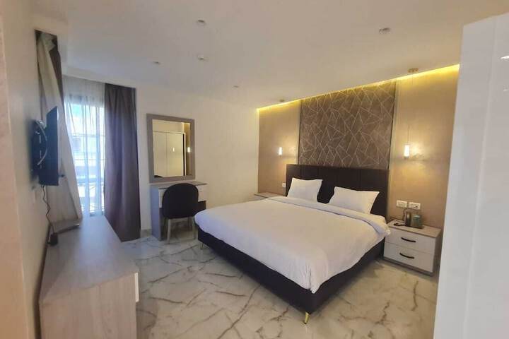 Room 12 of 85