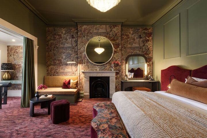 Room 28 of 125
