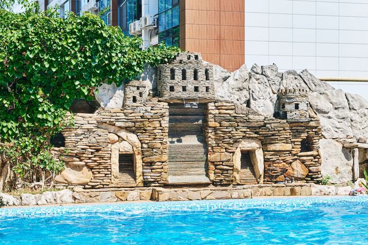Pool 104 of 158