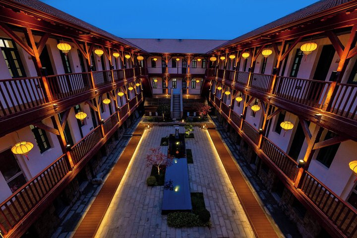 Hotel Exterior 10 of 16