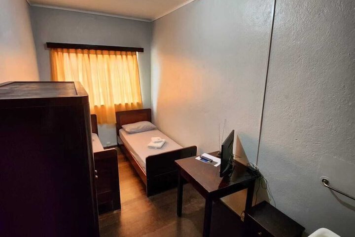 Room 17 of 28