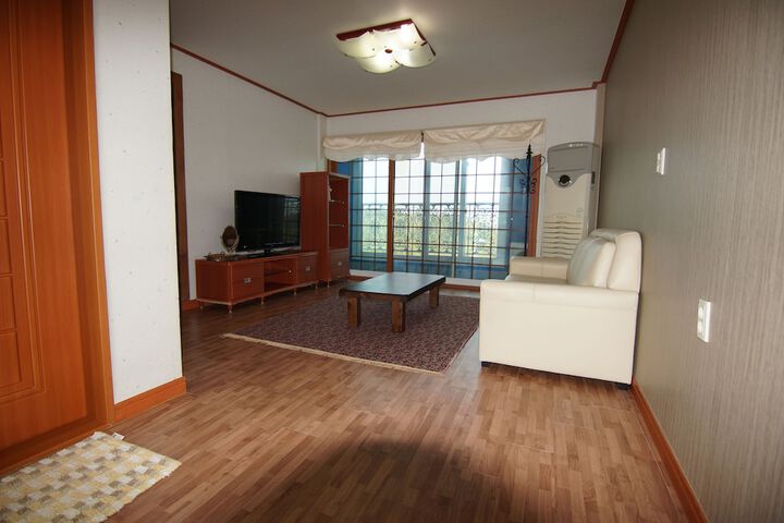 Room 9 of 34