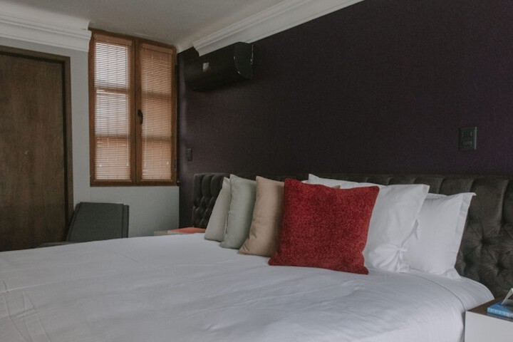 Room 5 of 18