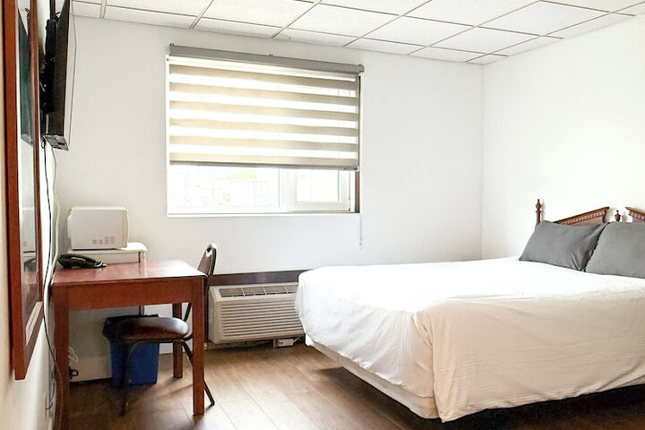 Room 8 of 25