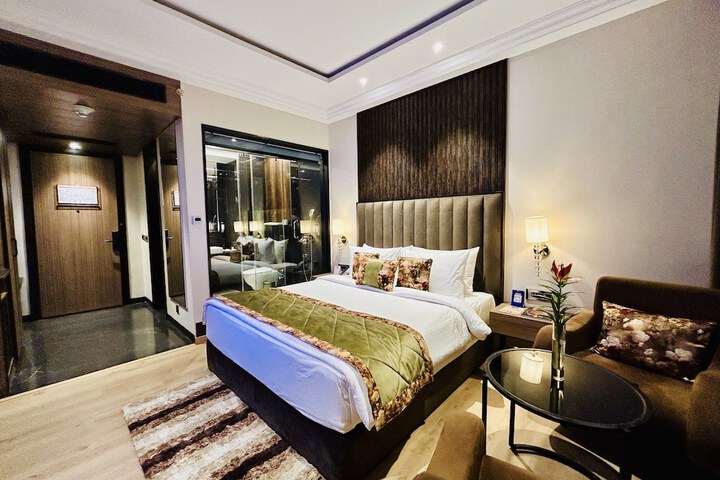 Room 16 of 52