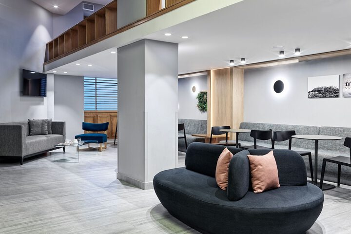 Entrance & Lobby