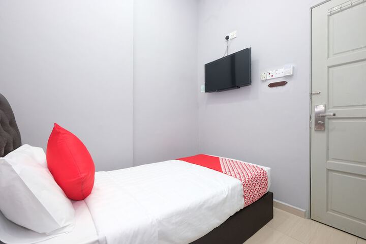 Room 27 of 43