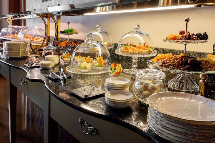 Lounge 256 of 339