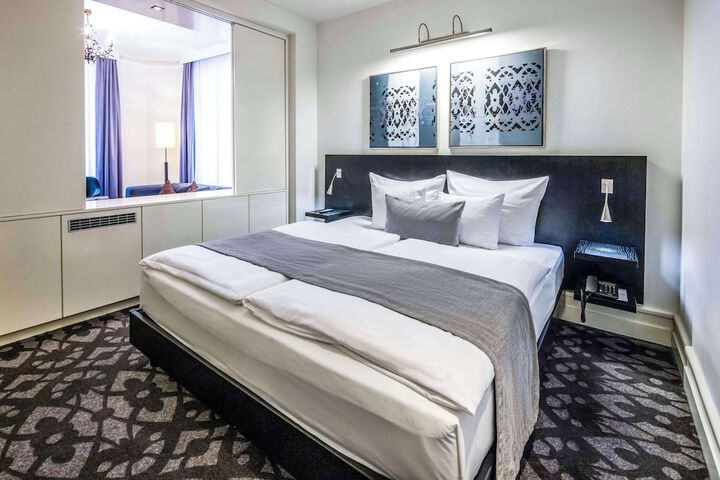 Room 27 of 60