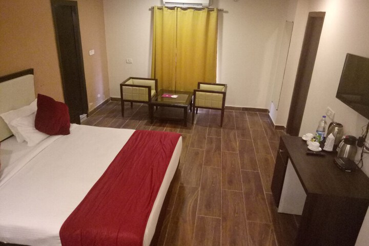Room 8 of 25