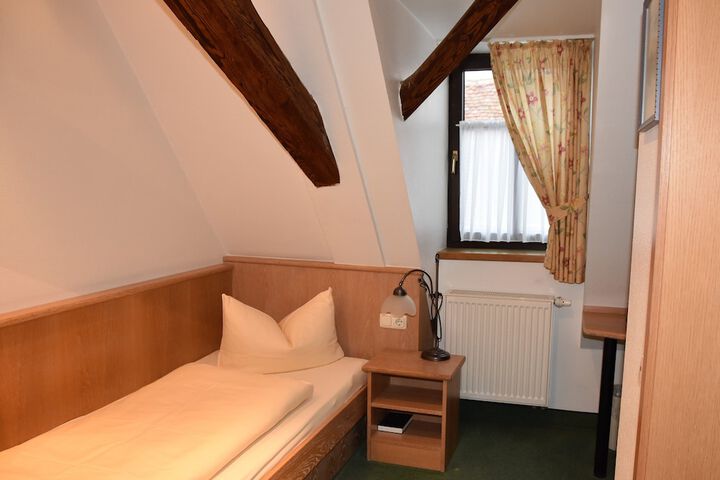 Room 14 of 16