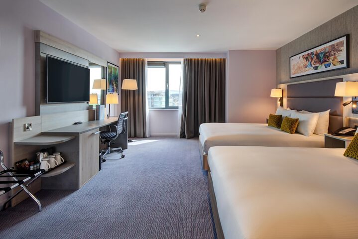 Room 30 of 102