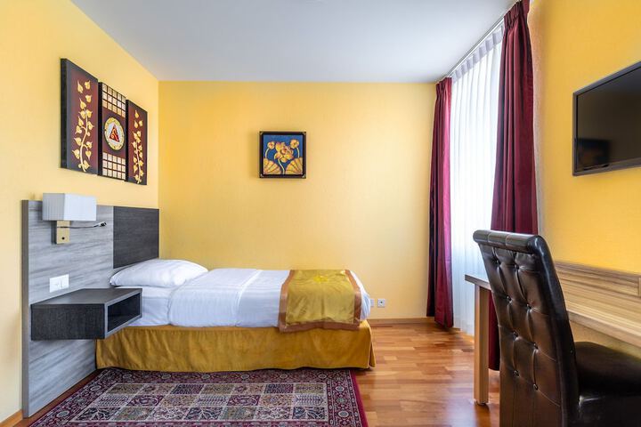 Room 9 of 56