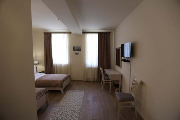 Room 9 of 27