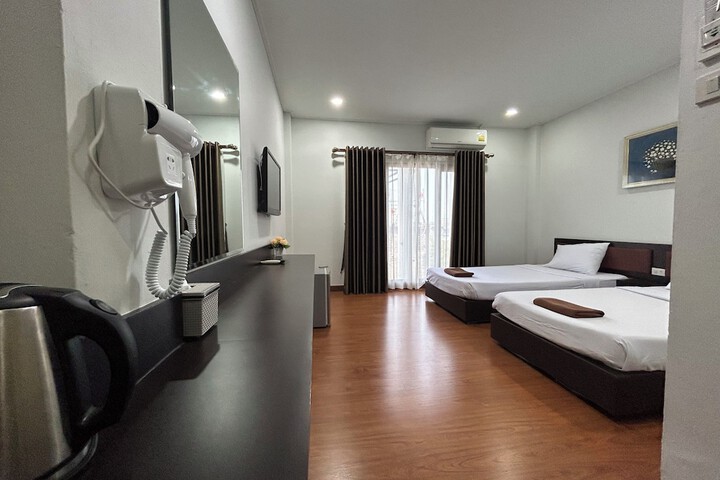 Room 9 of 16