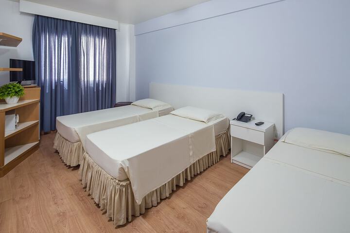 Room 28 of 82