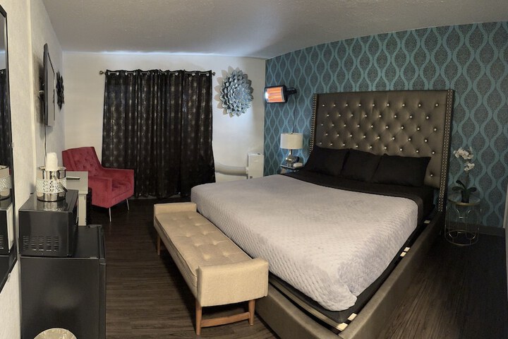 Room 14 of 77