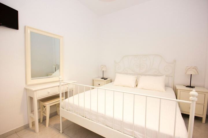 Room 3 of 49
