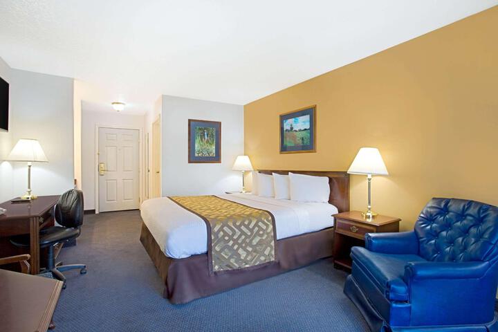 1 King Bed (9 of 13)