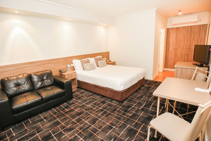 Room 6 of 25