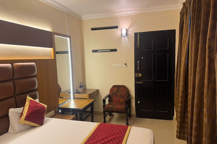 Room 8 of 18