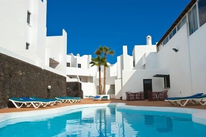 Hotel Pool