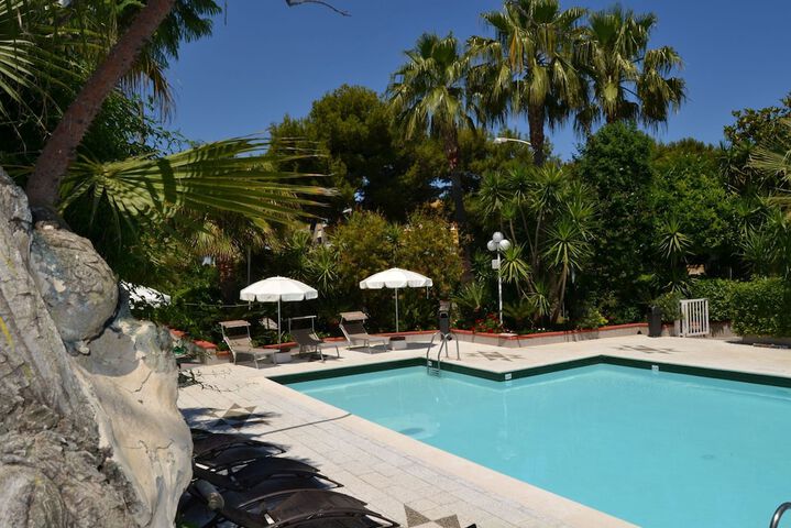 Hotel with Pool
