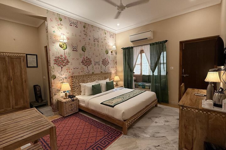 Room 4 of 7