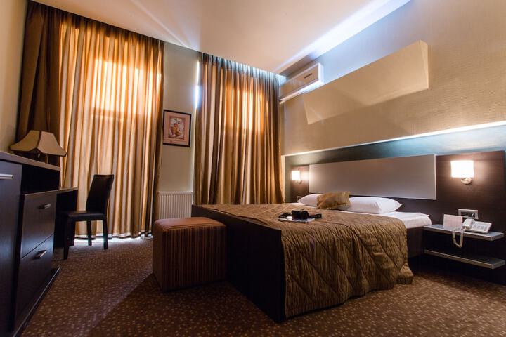 Room 8 of 46