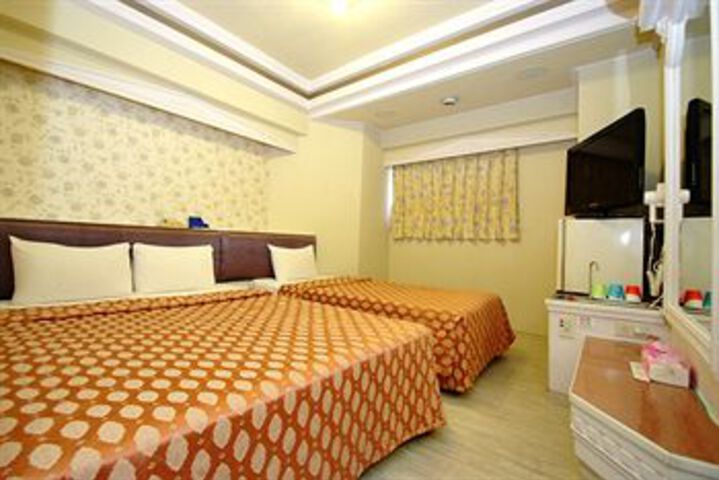 Room 8 of 16