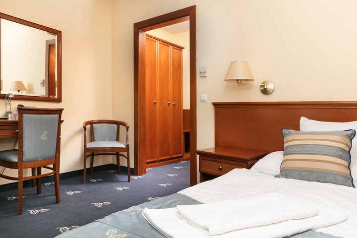 Room 8 of 63