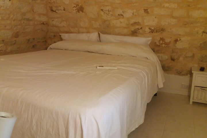 Room 4 of 11