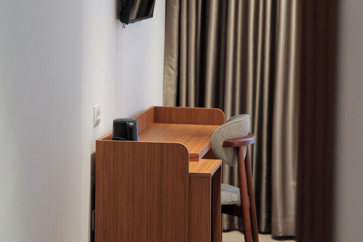 Room 36 of 198