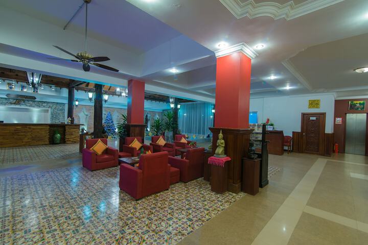 Entrance & Lobby