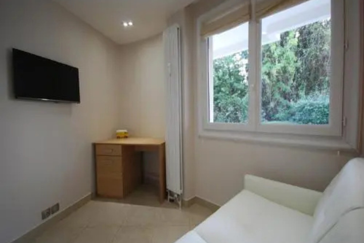 Room 4 of 11