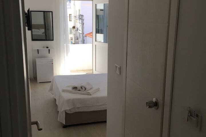 Room 5 of 33