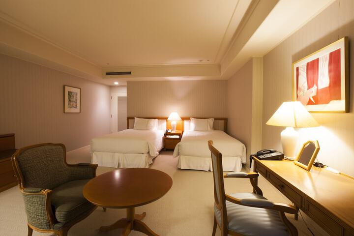 Room 4 of 187