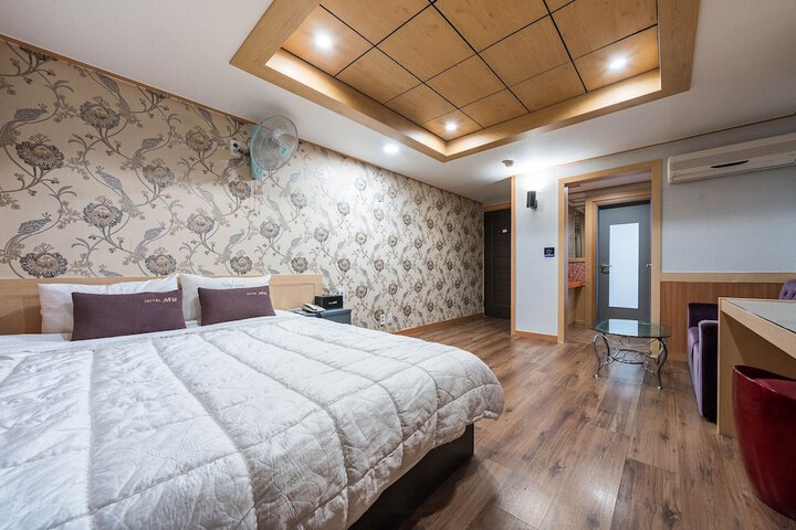 Room 12 of 34
