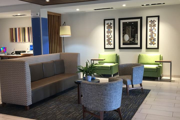 Lobby lounge