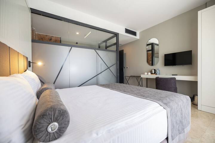 Room 9 of 33