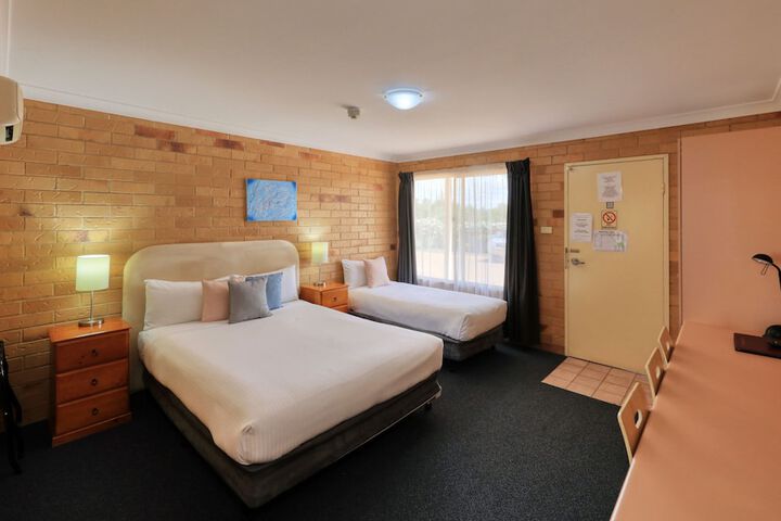 Room 13 of 44