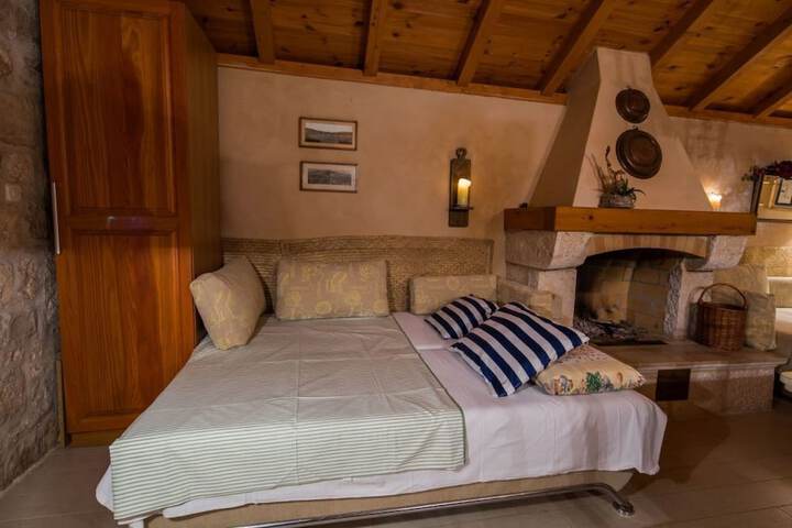 Room 2 of 25