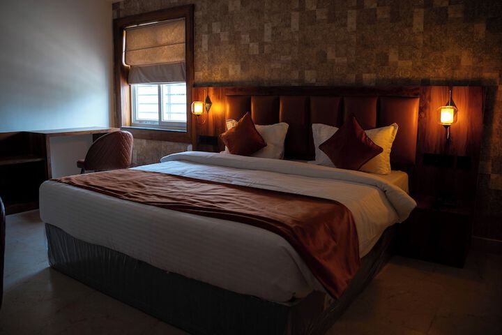 Room 13 of 31