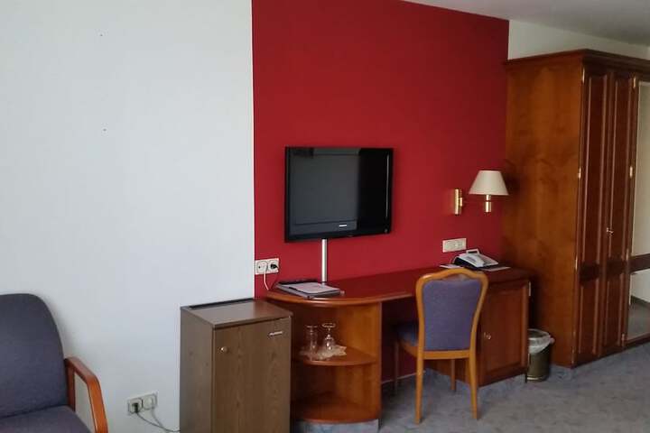 Room 7 of 36