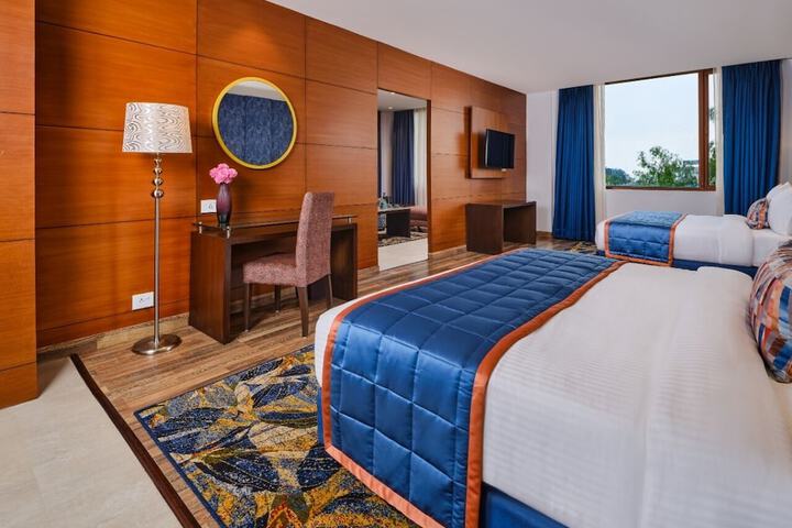 Room 9 of 35