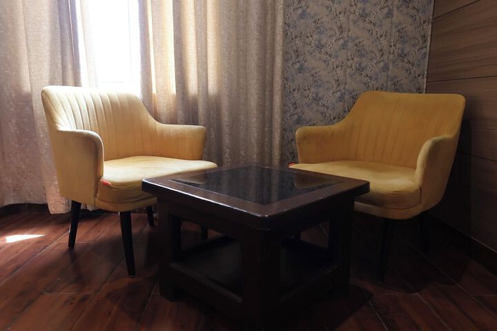 Room 6 of 11
