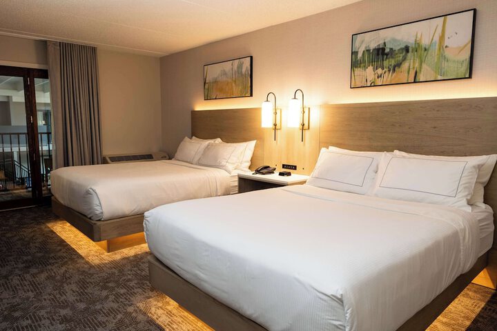2 Queen Beds (3 of 5)